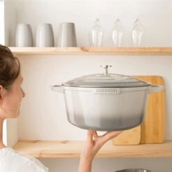 Cocotte Légère Ronde En Fonte D’aluminium 28 Cm 6,7 L Rouge -Cuisine À Domicile 203007 2 3 Cocotte legere ronde en fonte d aluminium 28 cm 6 7 L rouge Mathon