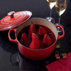 Le Creuset Cocotte Fonte Rond 26 Cm Cerise -Cuisine À Domicile 213184 2 3 Cocotte fonte rond 26 cm cerise Le Creuset
