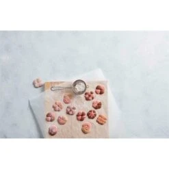 Presse à Biscuits Deux Couleurs -Cuisine À Domicile 566001 2 6 Presse a biscuits deux couleurs Betty Bossi