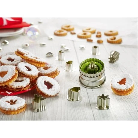 8 Emporte-pièces Et 8 Décors De Fête Linzertarte 1 8 Emporte-pièces Et 8 Décors De Fête Linzertarte
