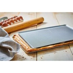 Plaque à Pâtisserie Micro-perforée Professionnelle En Aluminium 40 Cm -Cuisine À Domicile 59000 2 3 Plaque a patisserie micro perforee professionnelle en aluminium 40 cm Mathon