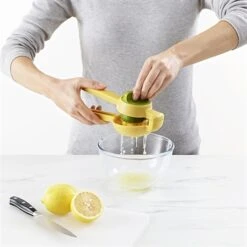 Joseph Joseph Presse-agrumes JuiceMax -Cuisine À Domicile 606038 4 1 Presse agrumes JuiceMax Joseph Joseph