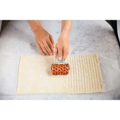 Roulette Découpe Pâte Pour Gressins -Cuisine À Domicile 653411 1 2 Roulette decoupe pate pour gressins Betty Bossi