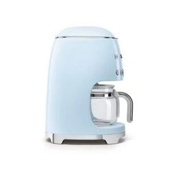 Smeg Cafetière Filtre Bleu Azur 1,4 L - 1050 W DCF02PBEU 7 Smeg Cafetière Filtre Bleu Azur 1,4 L - 1050 W DCF02PBEU -Cuisine À Domicile 700008 3 1 Cafetiere filtre bleu Azur 1 4 L 1050 W DCF02PBEU Smeg