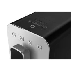 Smeg Machine à Café Avec Broyeur 19 Bars BCC01BLMEU Noir Mat 5 Smeg Machine à Café Avec Broyeur 19 Bars BCC01BLMEU Noir Mat -Cuisine À Domicile 700072 2 1 Machine a cafe avec broyeur 19 bars BCC01BLMEU noir mat Smeg