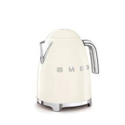 Smeg Bouilloire Crème 1,7 L 2400 W KLF03CREU -Cuisine À Domicile 702065 4 1 Bouilloire creme 1 7 L 2400 W KLF03CREU Smeg