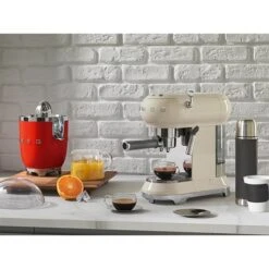 Smeg Machine à Café Expresso Crème 1 L 1350 W ECF01CREU -Cuisine À Domicile 70288 4 3 Machine a cafe expresso creme 1 L 1350 W ECF01CREU Smeg