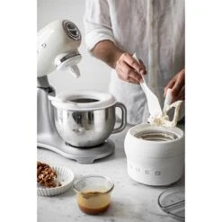 Smeg Sorbetière SMIC01 Pour Robot Sur Socle -Cuisine À Domicile 720059 2 1 Sorbetiere SMIC01 pour robot sur socle Smeg